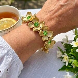 New 🌿✨ Beautiful Gold & Green Floral Stretch Bracelet ✨🌿